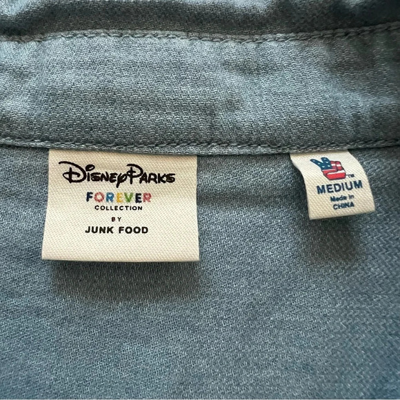 Disney Parks x Junk Food Pinocchio Jiminy Cricket Geppetto Chambray Camp Shirt M - Picture 12 of 16